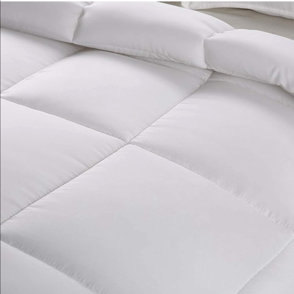 Queen or Twin White Down Alternative Comforter - Picture 2 of 5